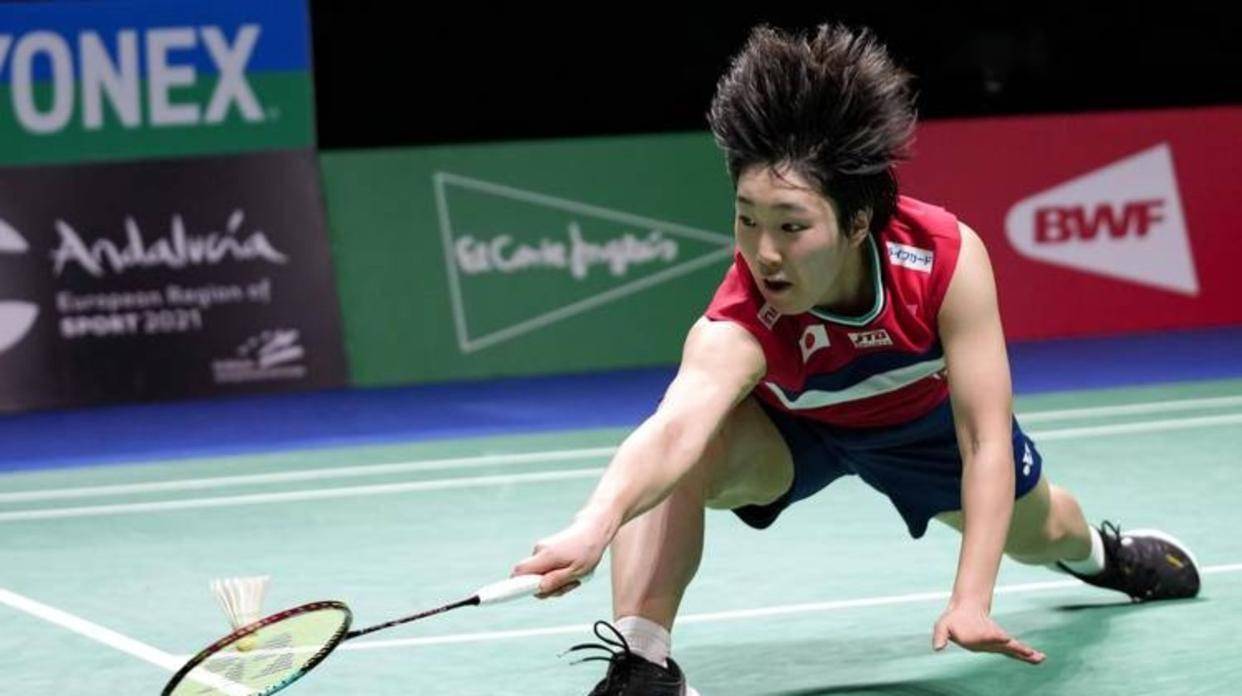 足球需要持 足球需要持