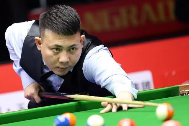 从替补席出 从替补席出